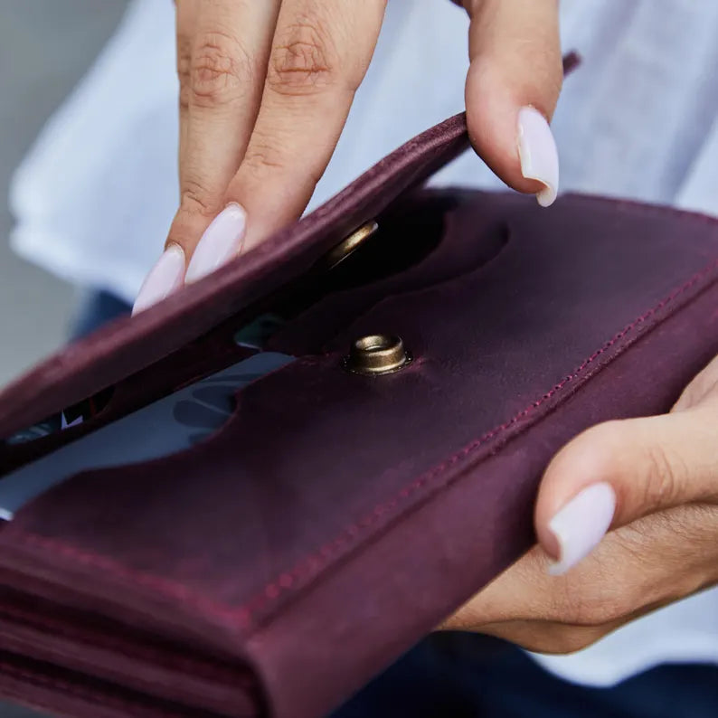 Elegant Leather Envelope Wallet