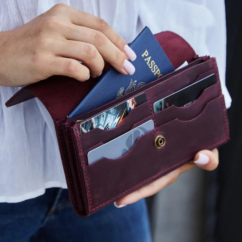 Elegant Leather Envelope Wallet